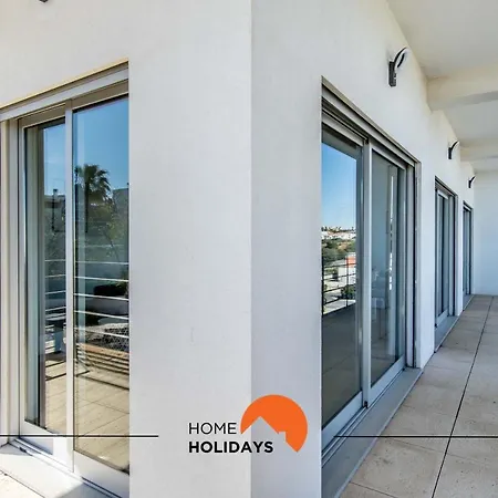 #143 Penthouse By Holidays Lejlighed *