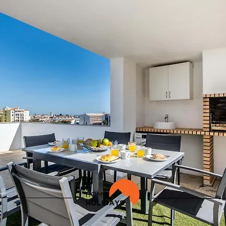 Apartment #143 Penthouse By Holidays *